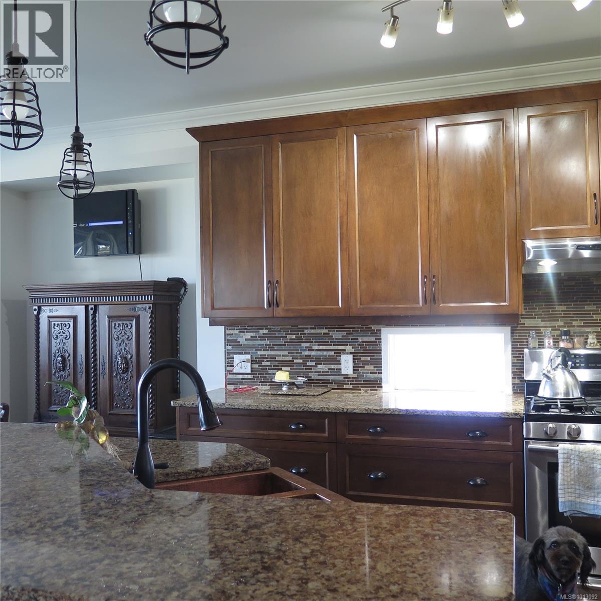 426 Davis Rd, Ladysmith