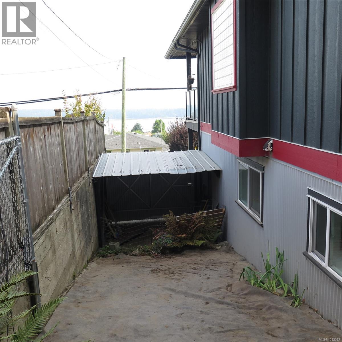 426 Davis Rd, Ladysmith