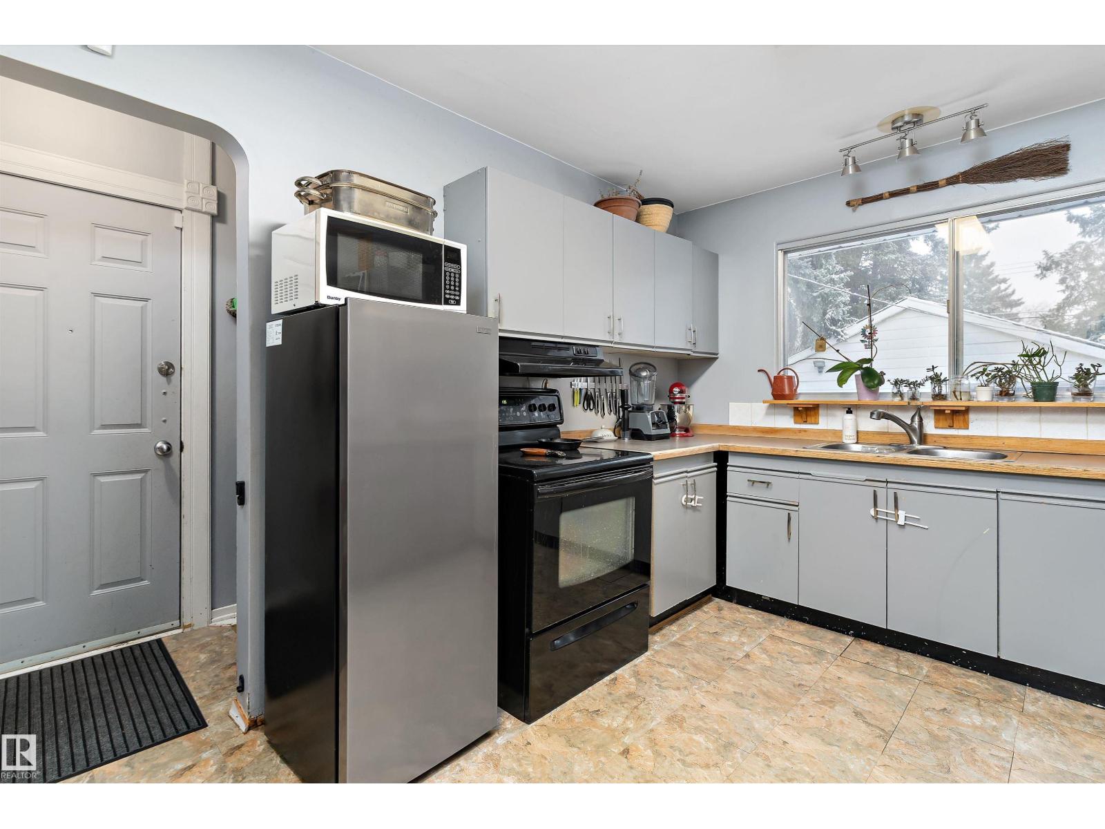 12131 141 ST NW, Edmonton