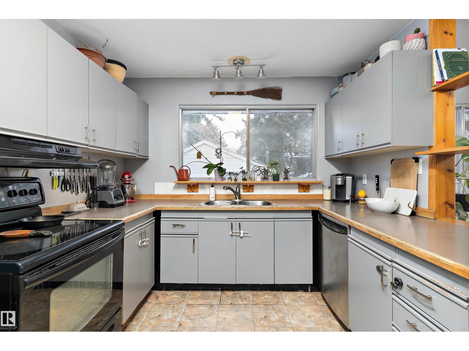 12131 141 ST NW, Edmonton