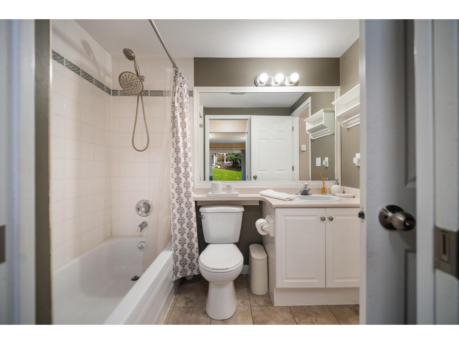 110 6557 121 STREET, Surrey