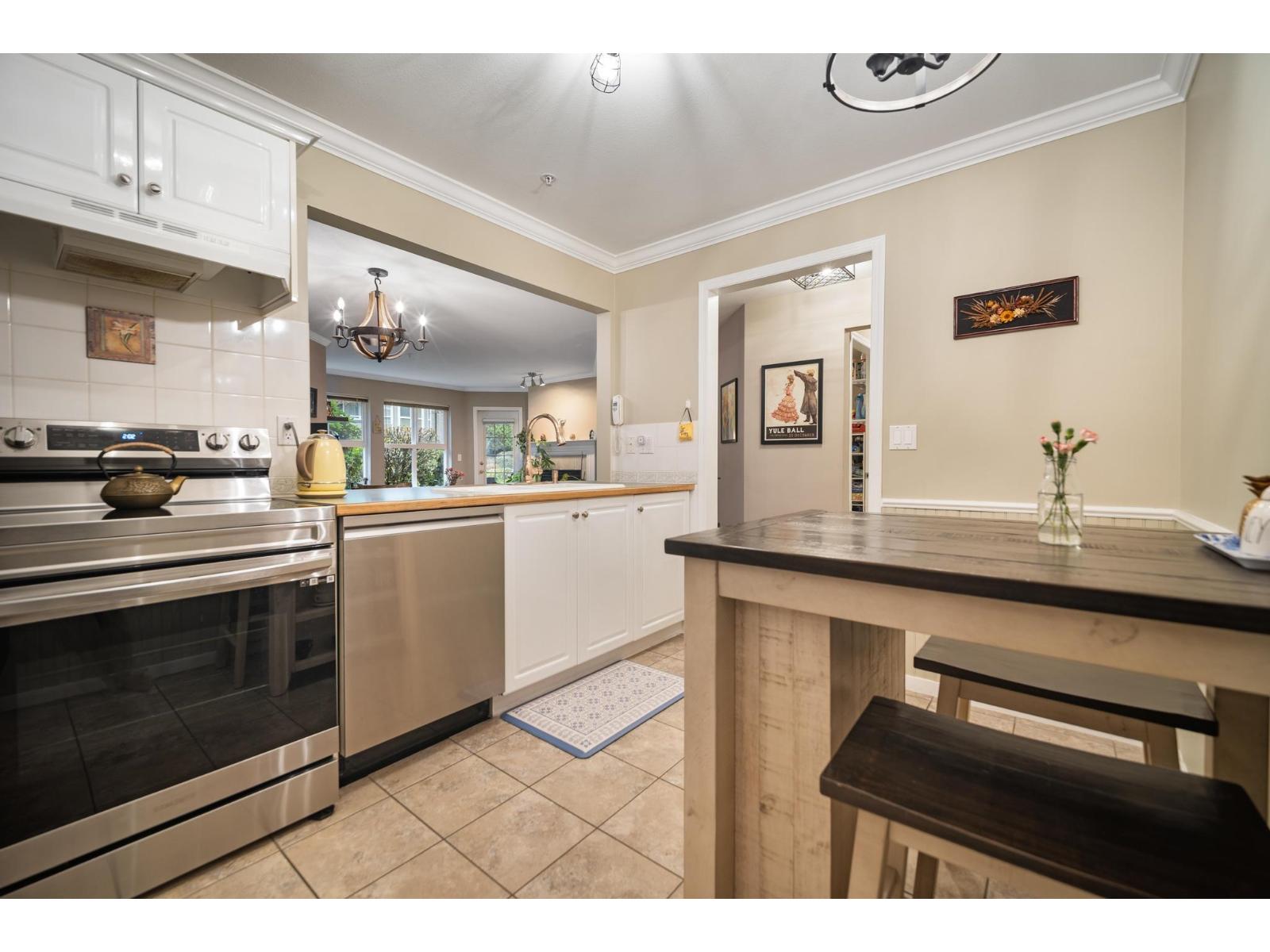 110 6557 121 STREET, Surrey