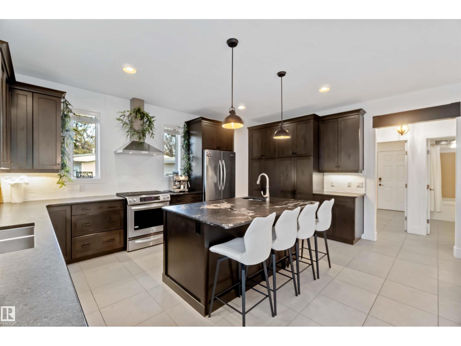 4 GRENFELL AV, St. Albert