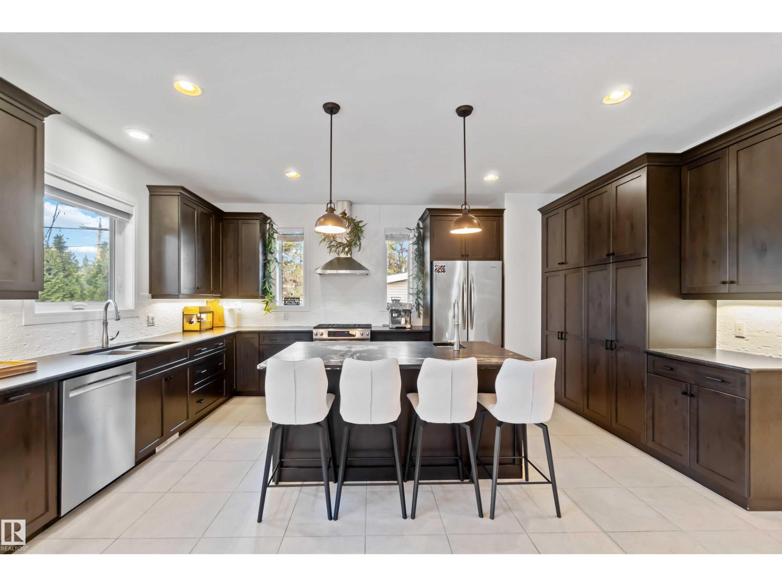 4 GRENFELL AV, St. Albert