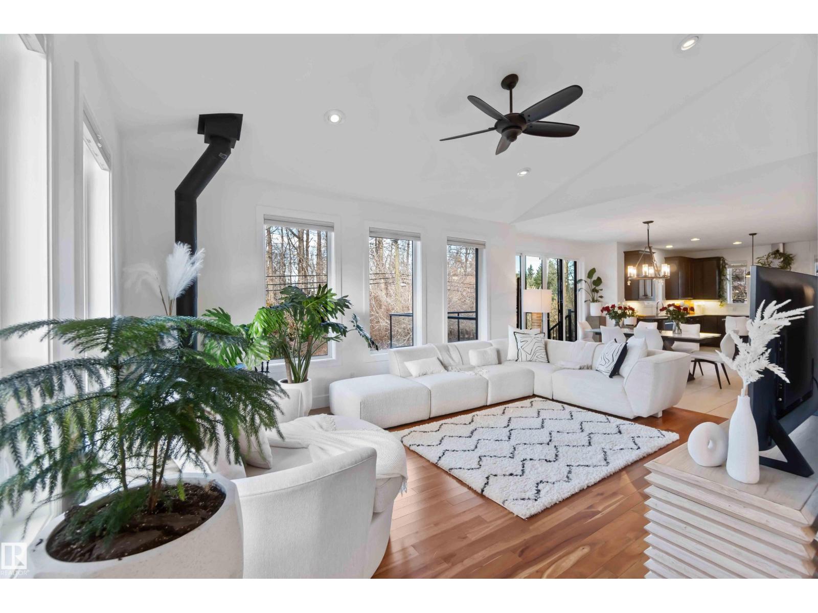 4 GRENFELL AV, St. Albert