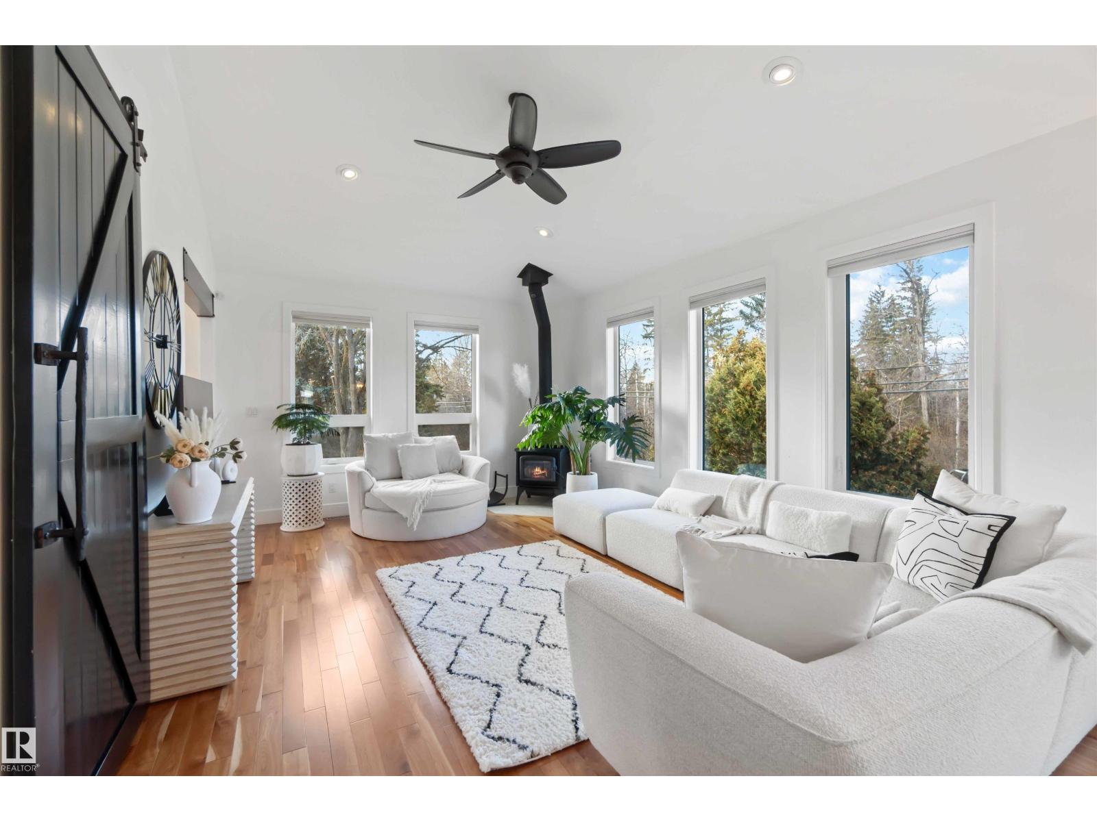 4 GRENFELL AV, St. Albert