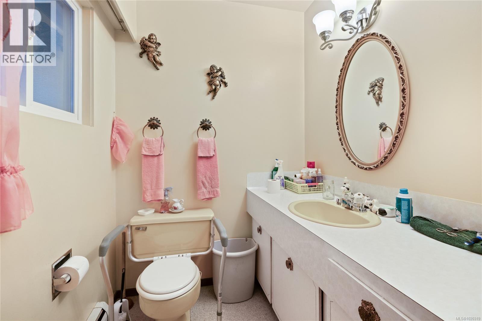 5621 Hammond Bay Rd, Nanaimo