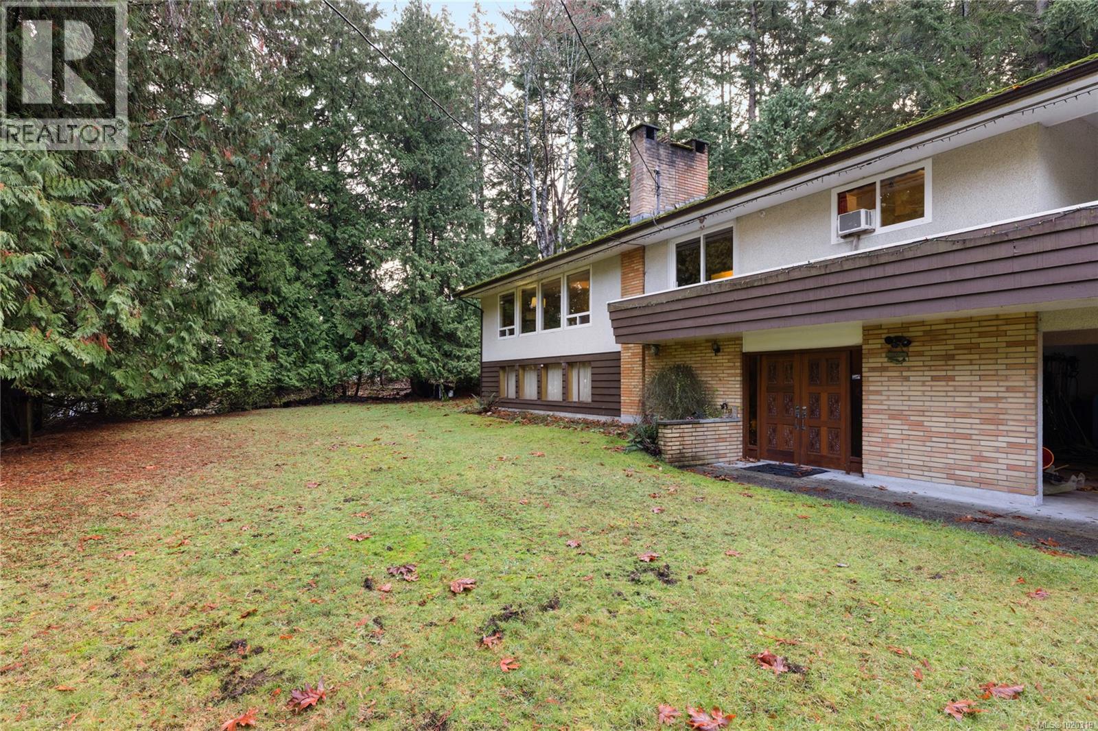 5621 Hammond Bay Rd - 5