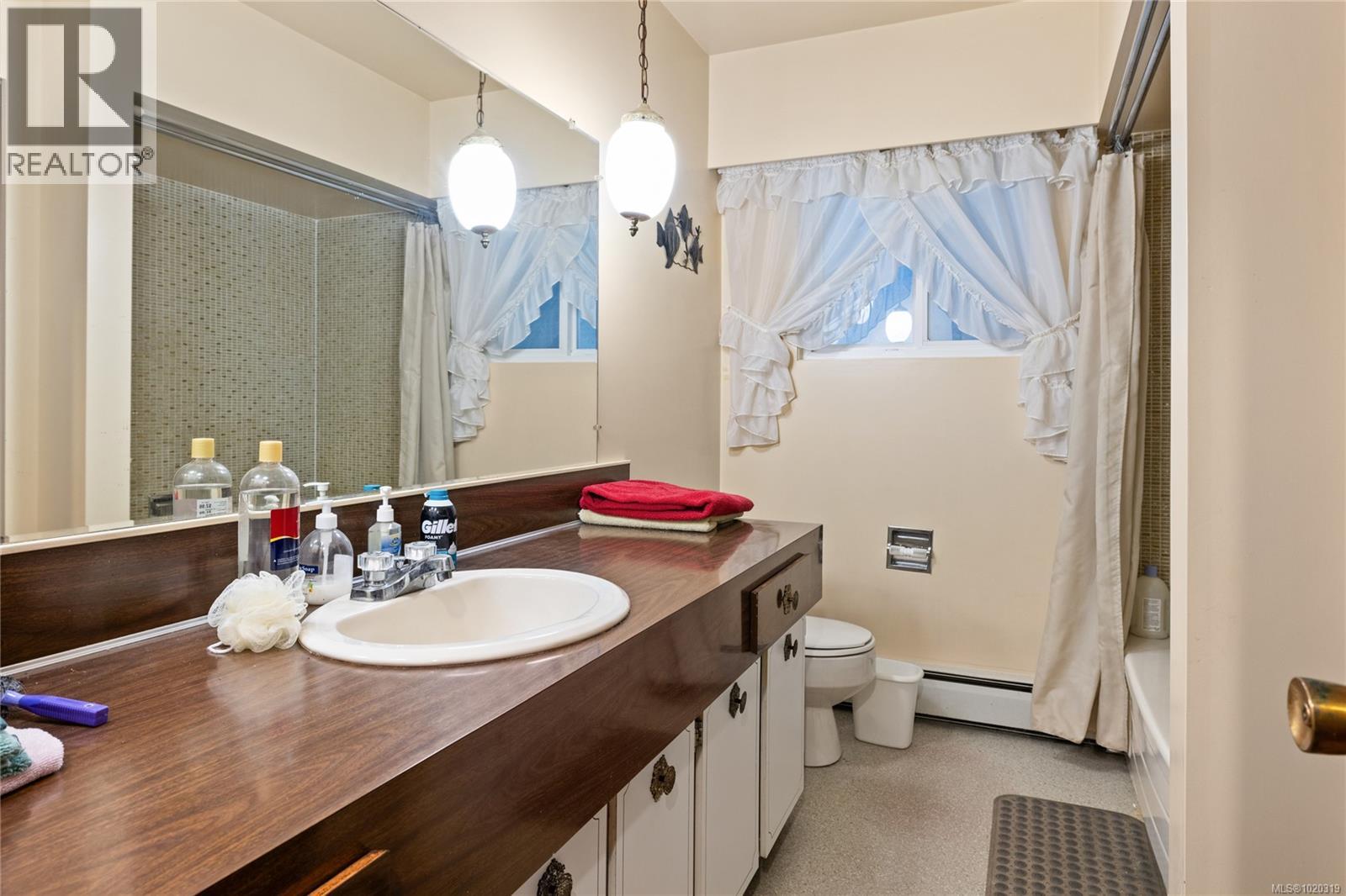 5621 Hammond Bay Rd, Nanaimo