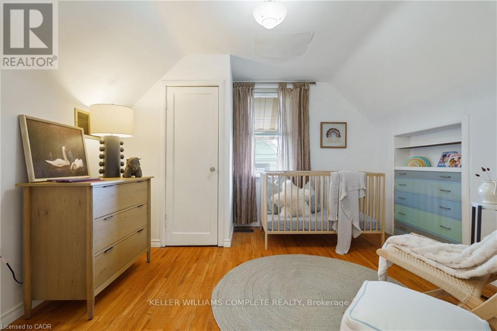 Single Family House for Sale in  MONTROSE AVENUE Hamilton (Rosedale) 