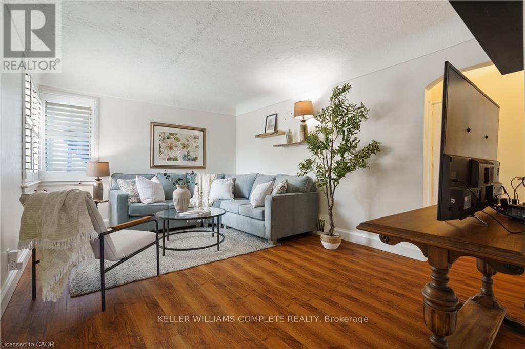 Single Family House for Sale in  MONTROSE AVENUE Hamilton (Rosedale) 