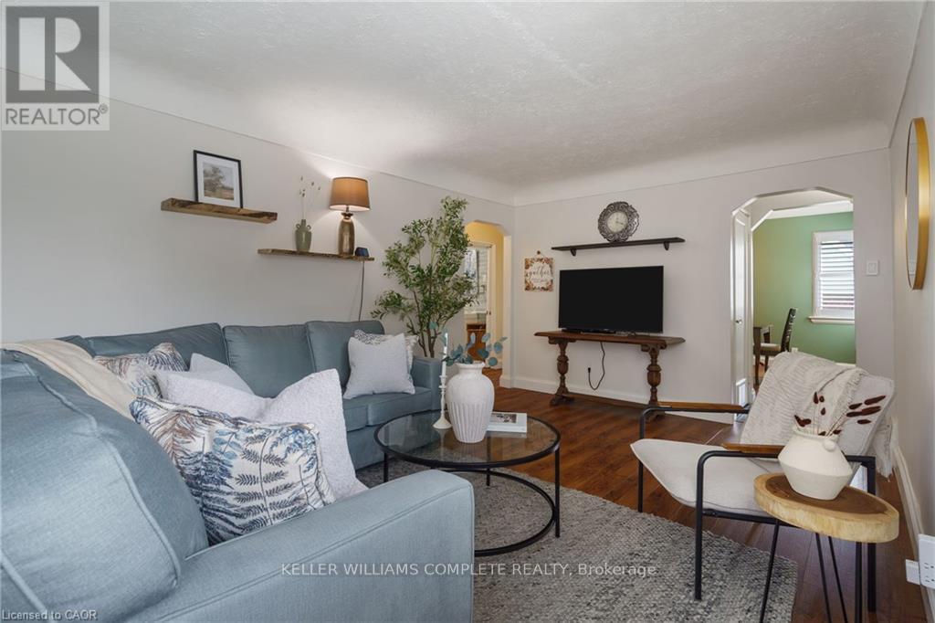 Single Family House for Sale in  MONTROSE AVENUE Hamilton (Rosedale) 