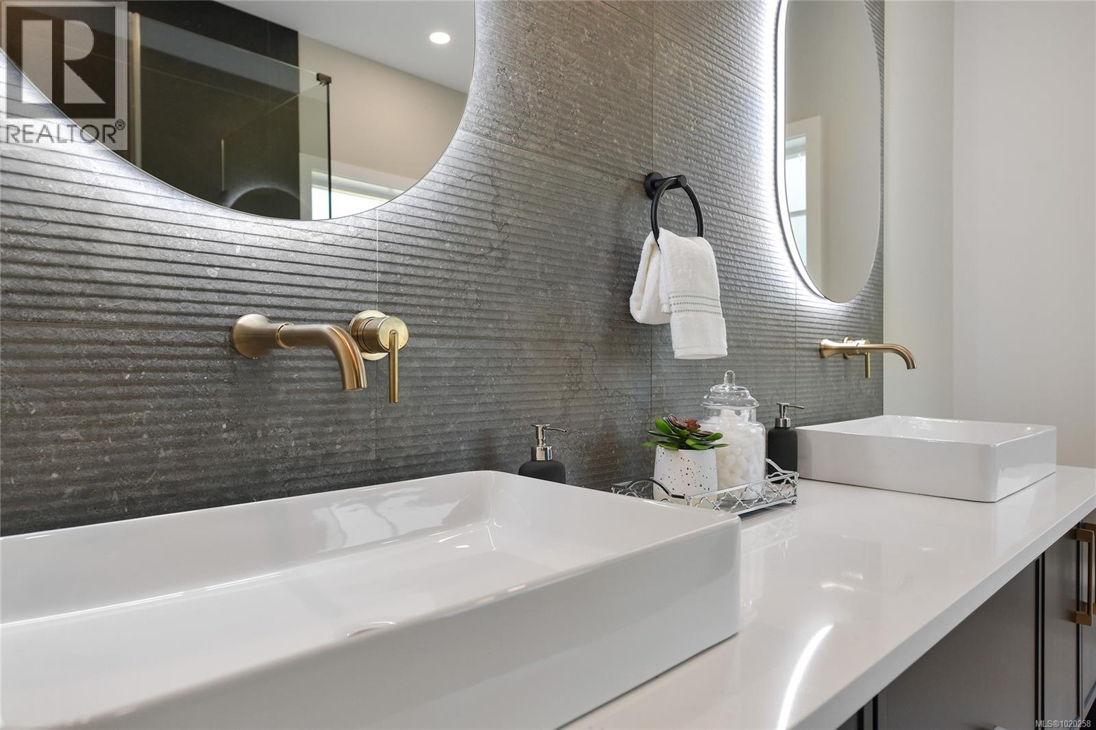 6983 Hagan Rd, Central Saanich