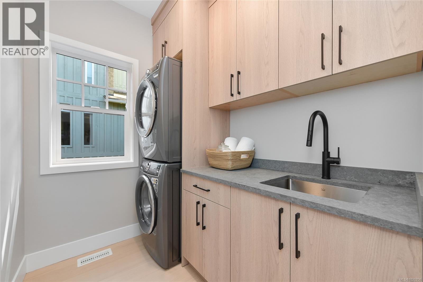 6983 Hagan Rd, Central Saanich