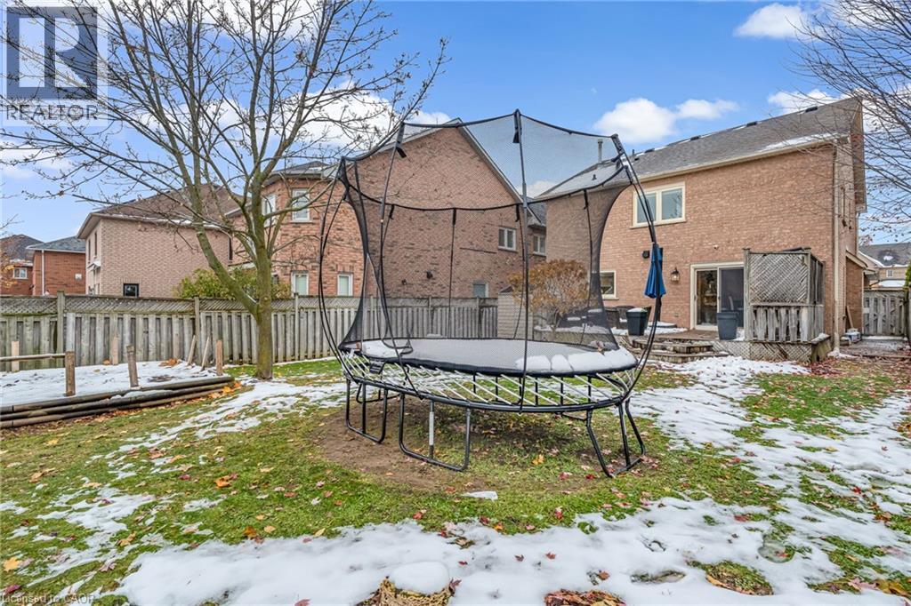 8 KEEWAYDIN Street
