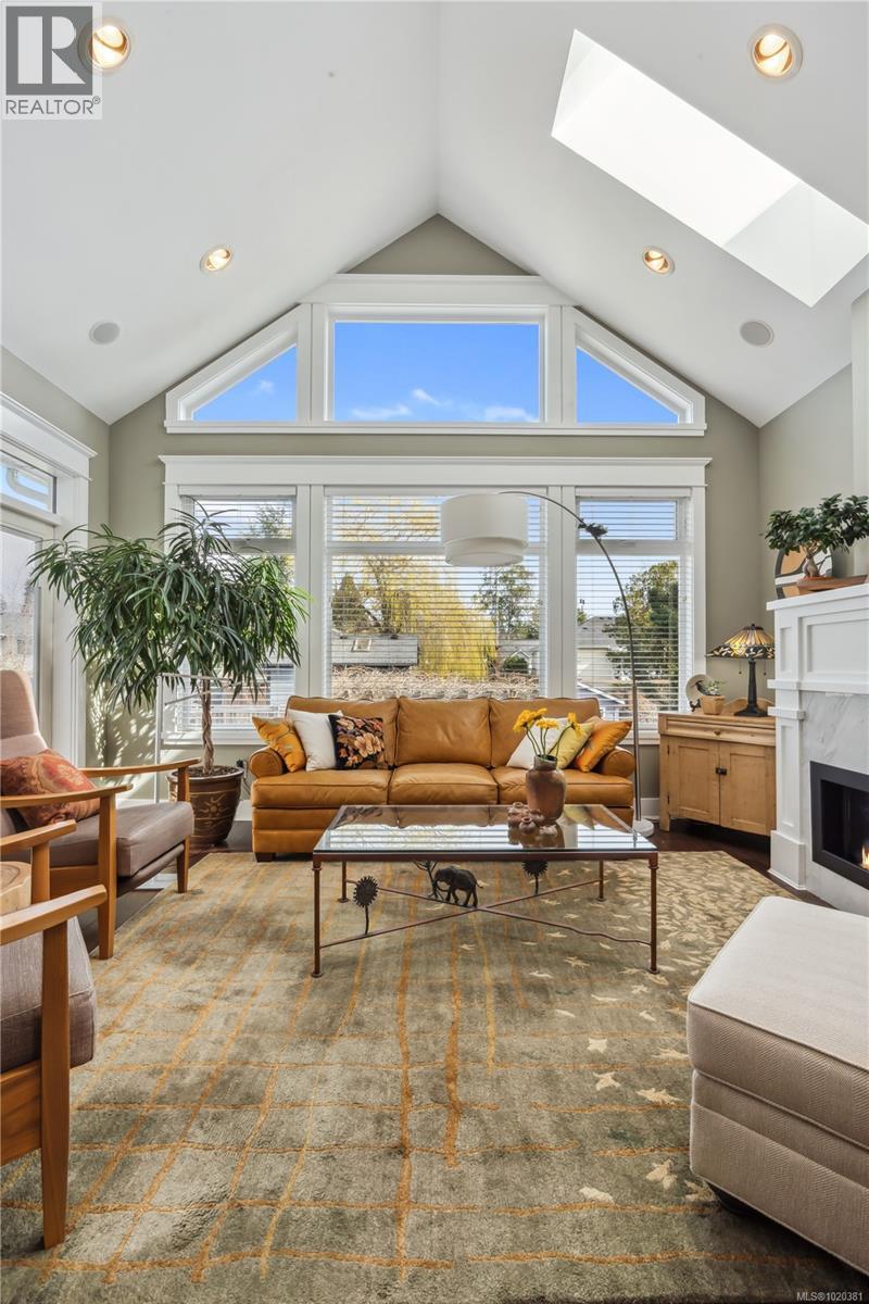 2443 Florence St, Oak Bay