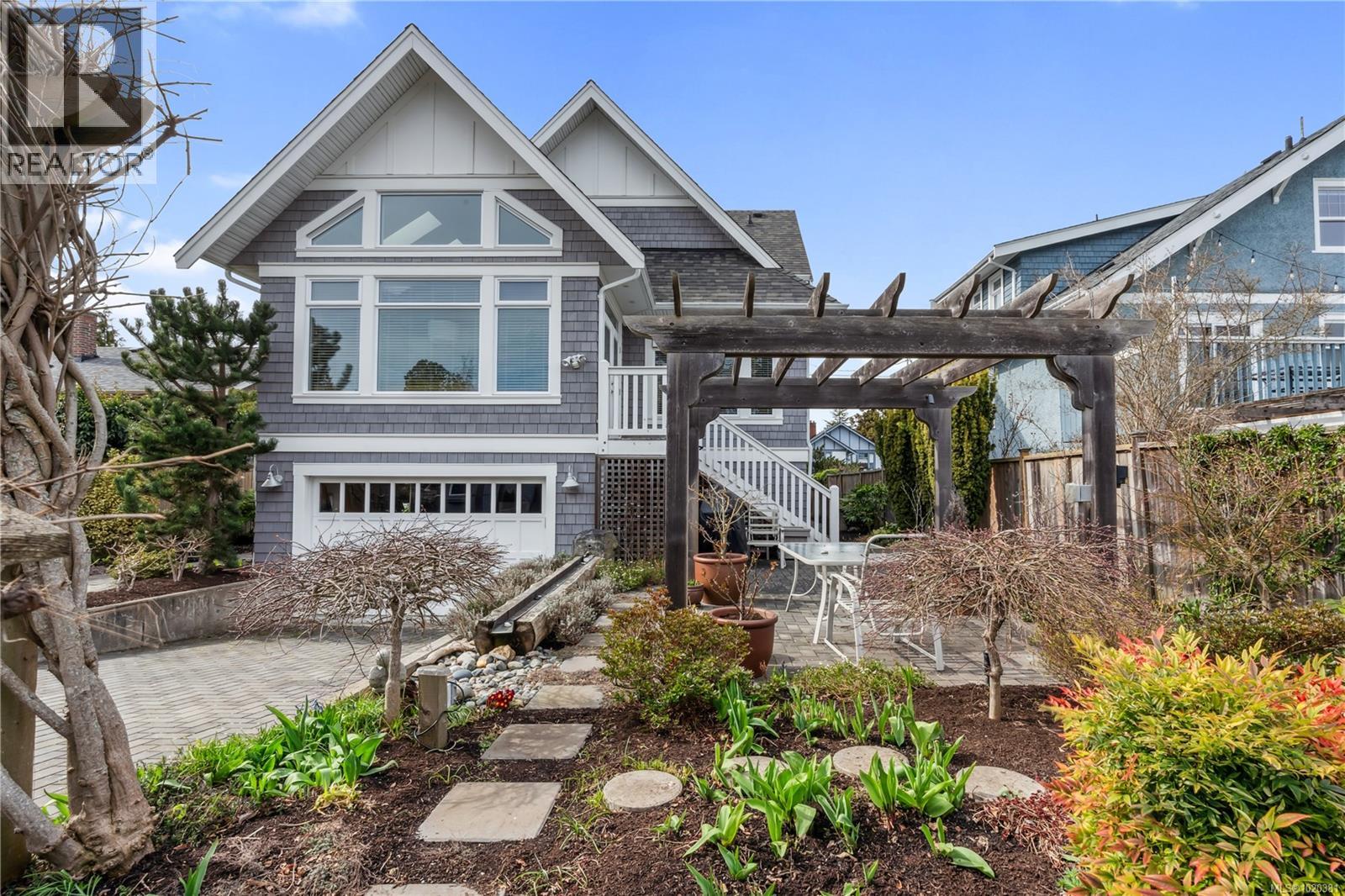 2443 Florence St, Oak Bay