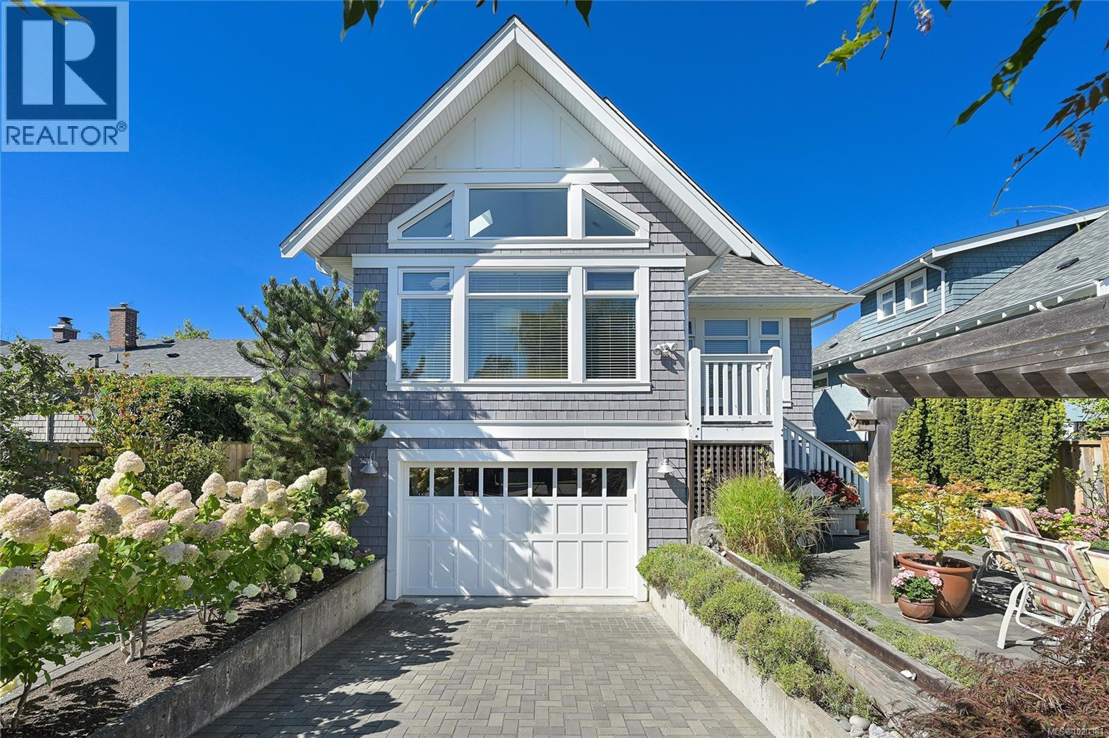 2443 Florence St, Oak Bay