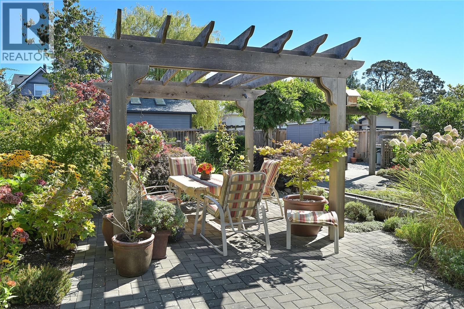 2443 Florence St, Oak Bay