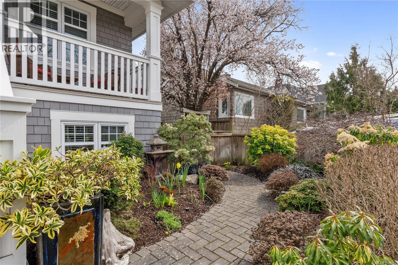 2443 Florence St, Oak Bay