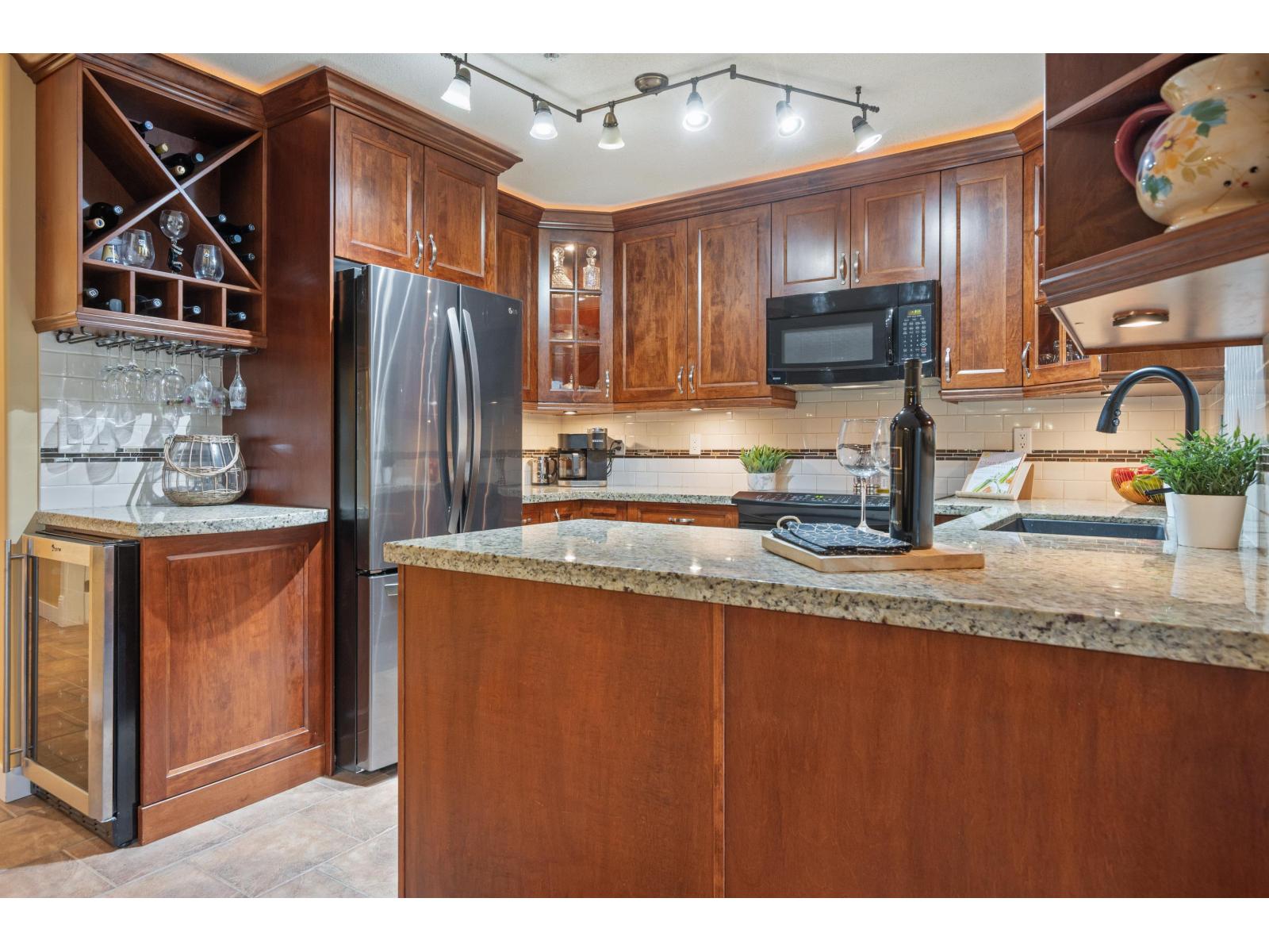 307 15941 MARINE DRIVE, White Rock