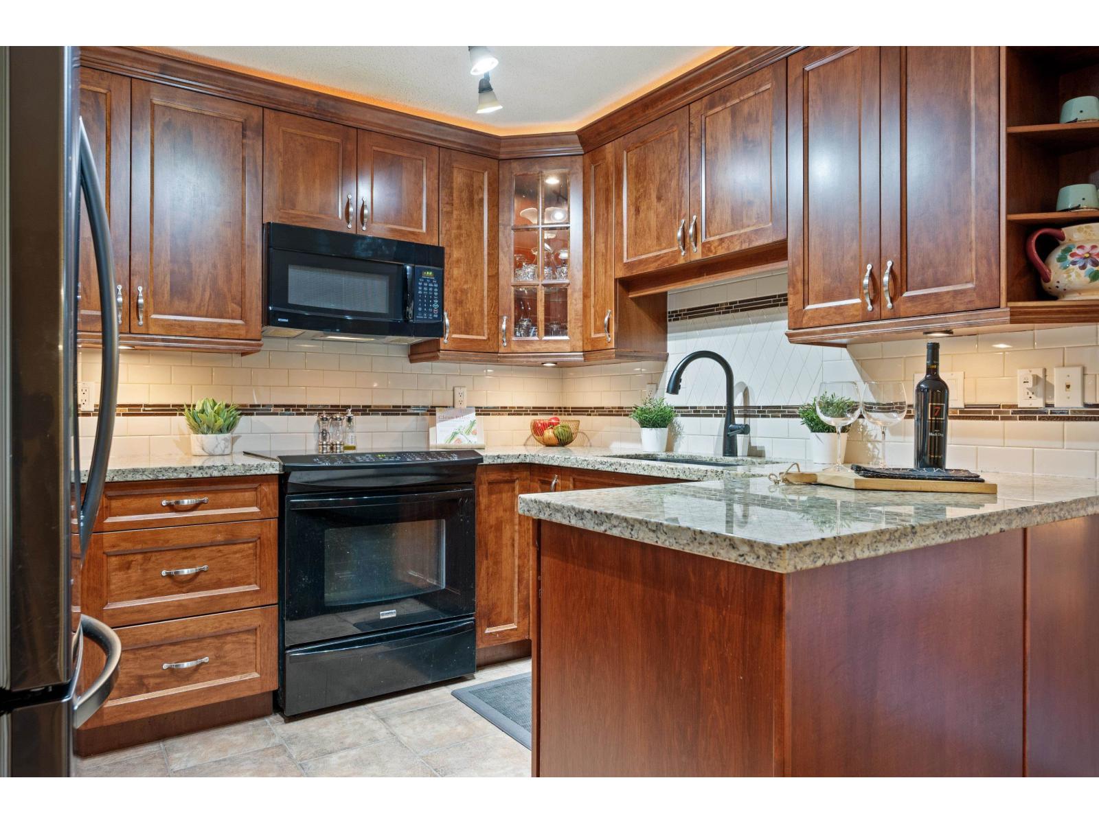 307 15941 MARINE DRIVE, White Rock