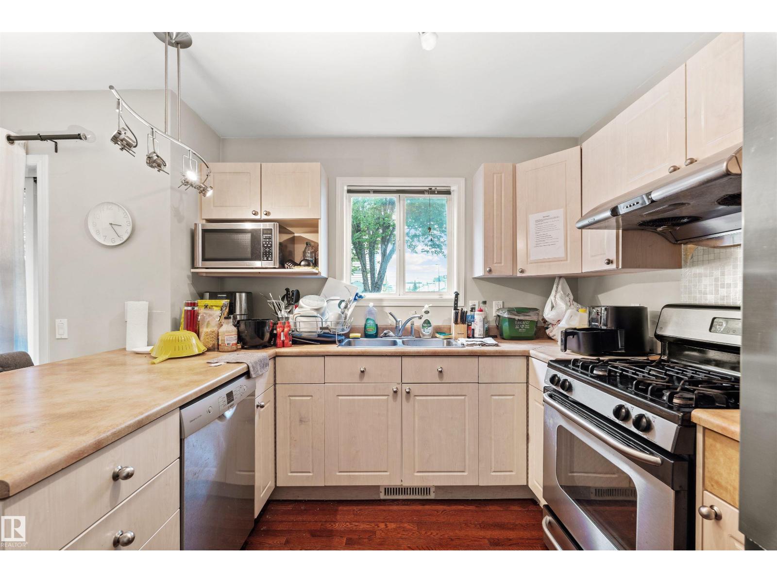 10516 108 AV NW, Edmonton