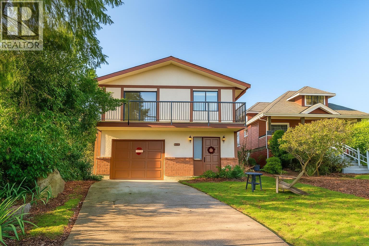 3003 SUNNYHURST ROAD, North Vancouver