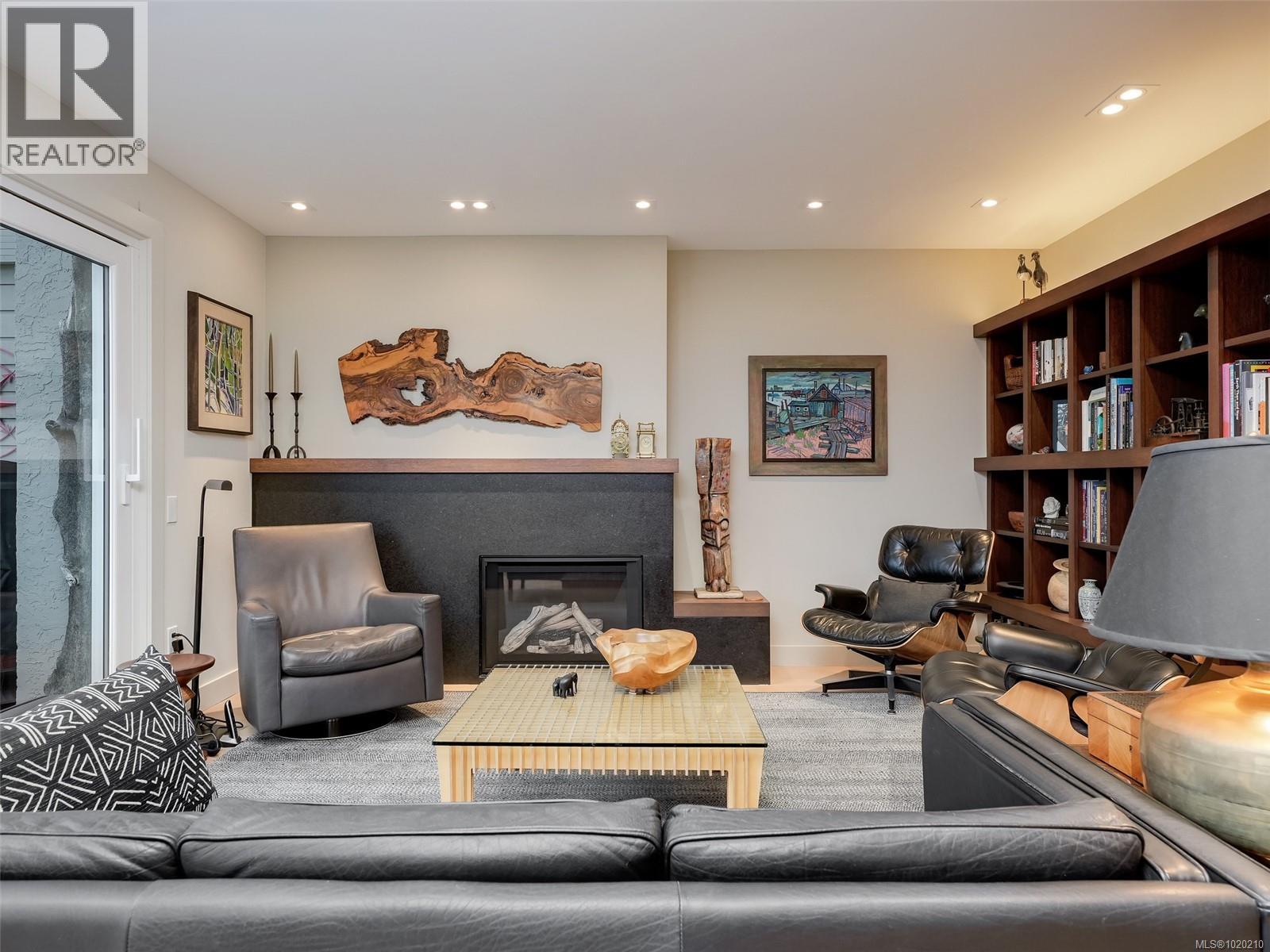 603 2829 Arbutus Rd, Saanich