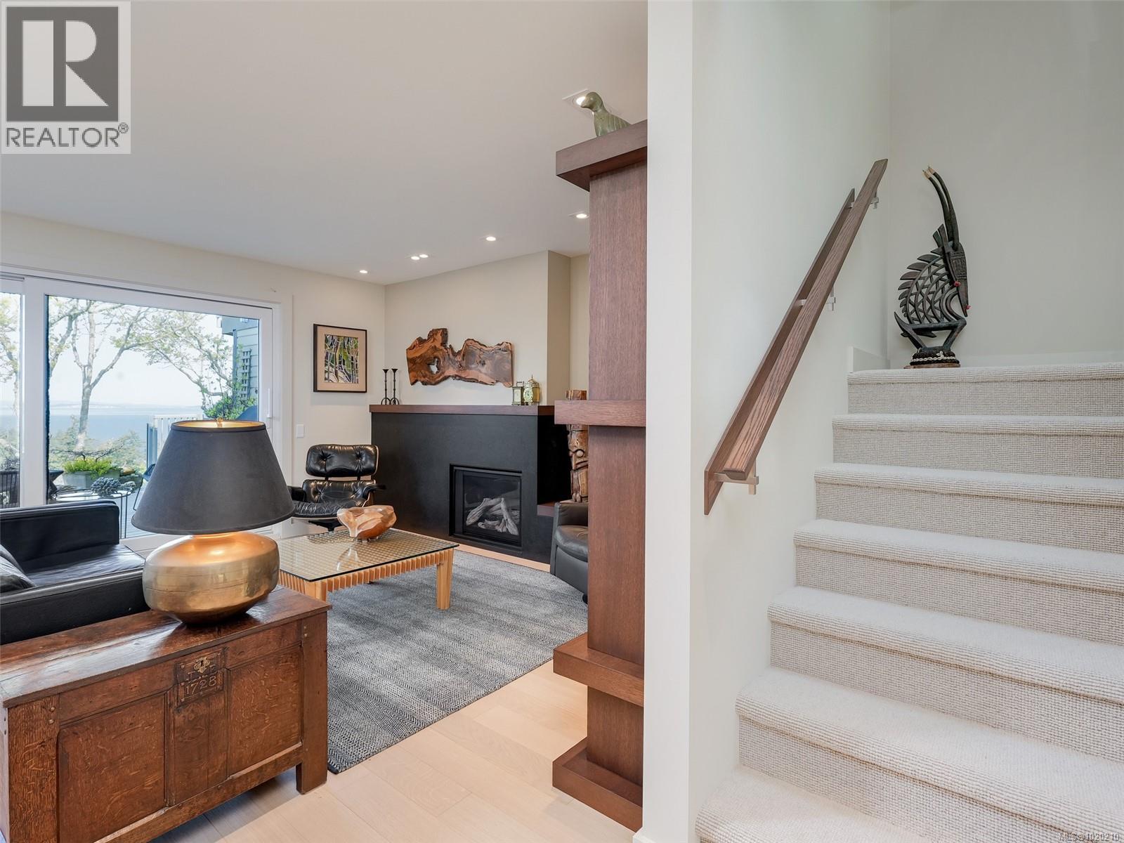 603 2829 Arbutus Rd, Saanich