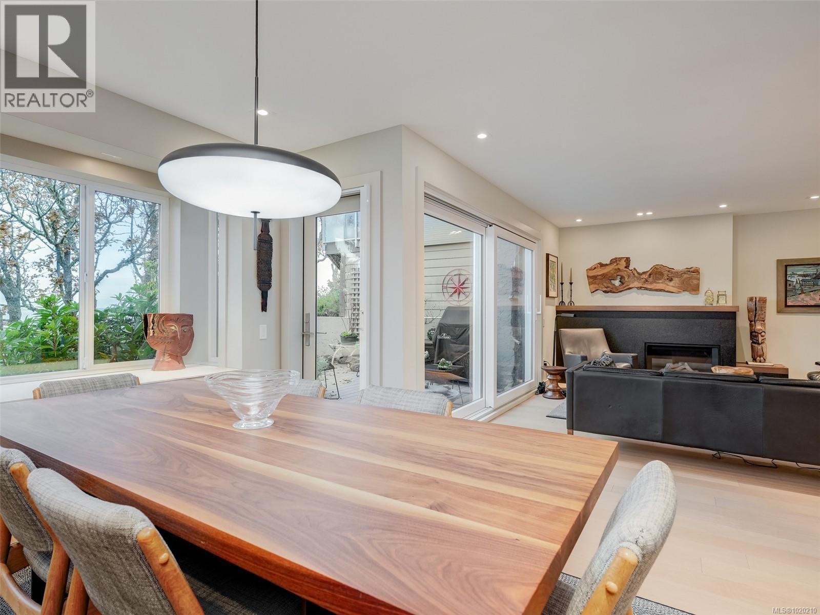 603 2829 Arbutus Rd, Saanich