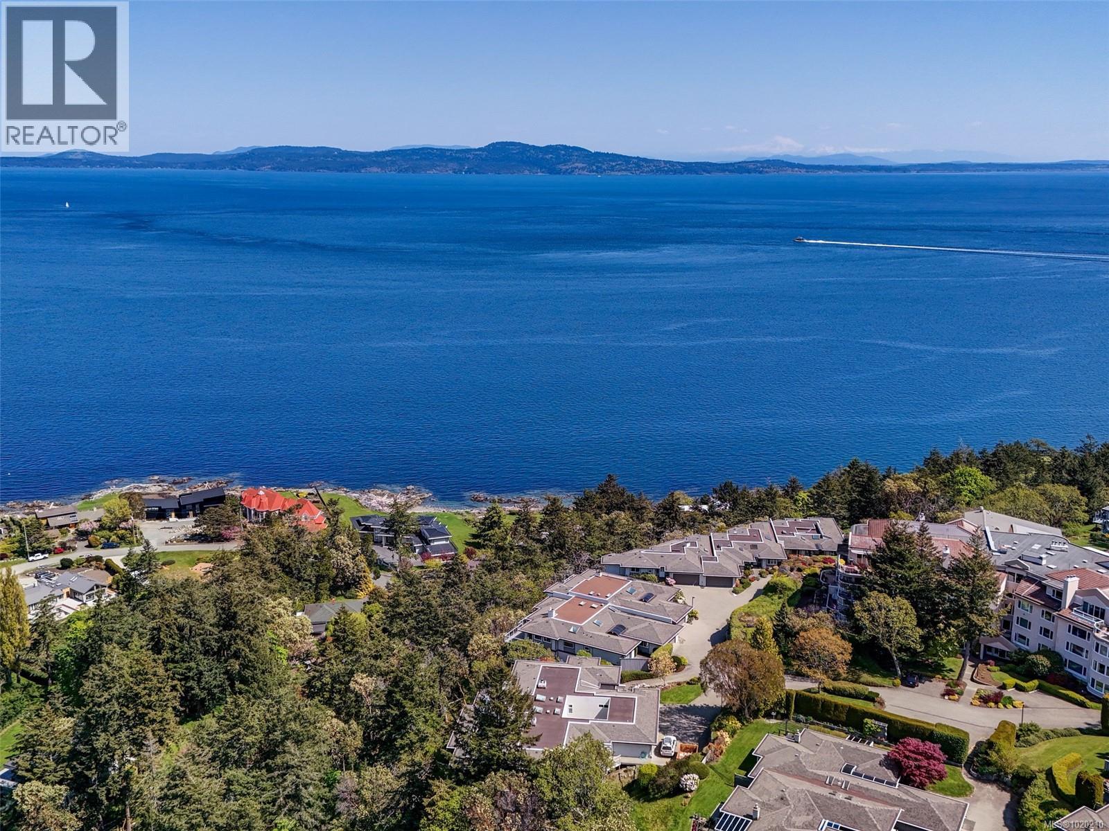 603 2829 Arbutus Rd, Saanich