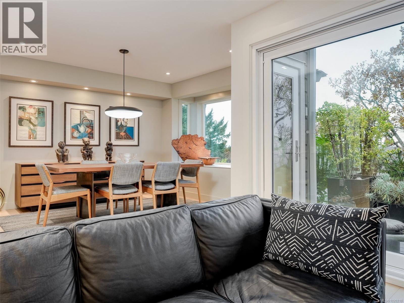 603 2829 Arbutus Rd, Saanich