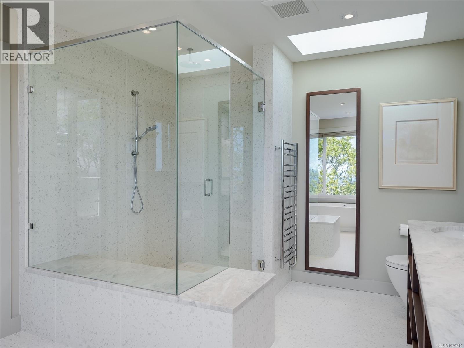 603 2829 Arbutus Rd, Saanich