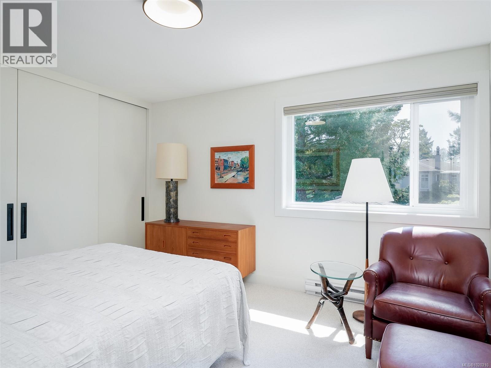 603 2829 Arbutus Rd, Saanich