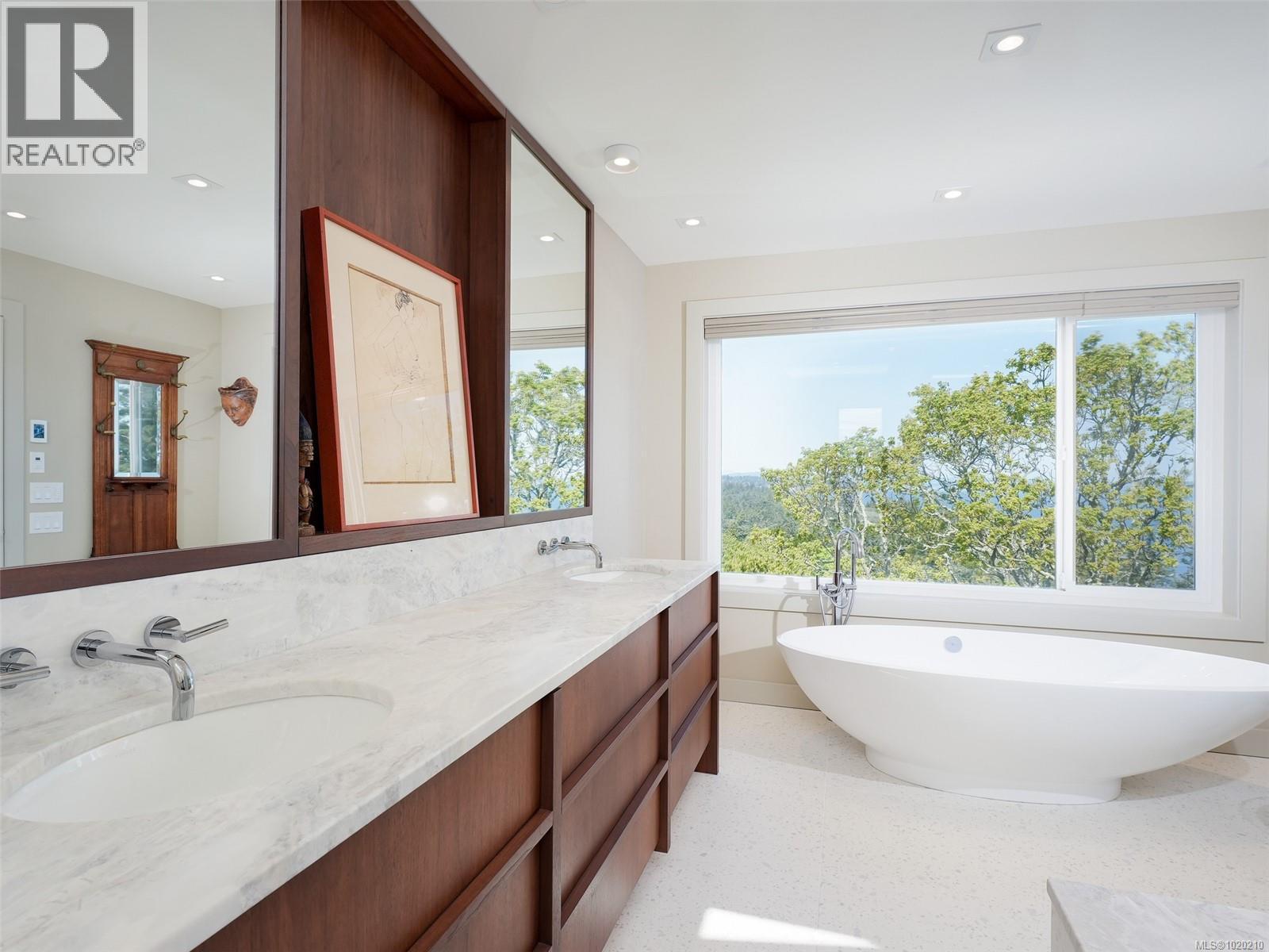 603 2829 Arbutus Rd, Saanich