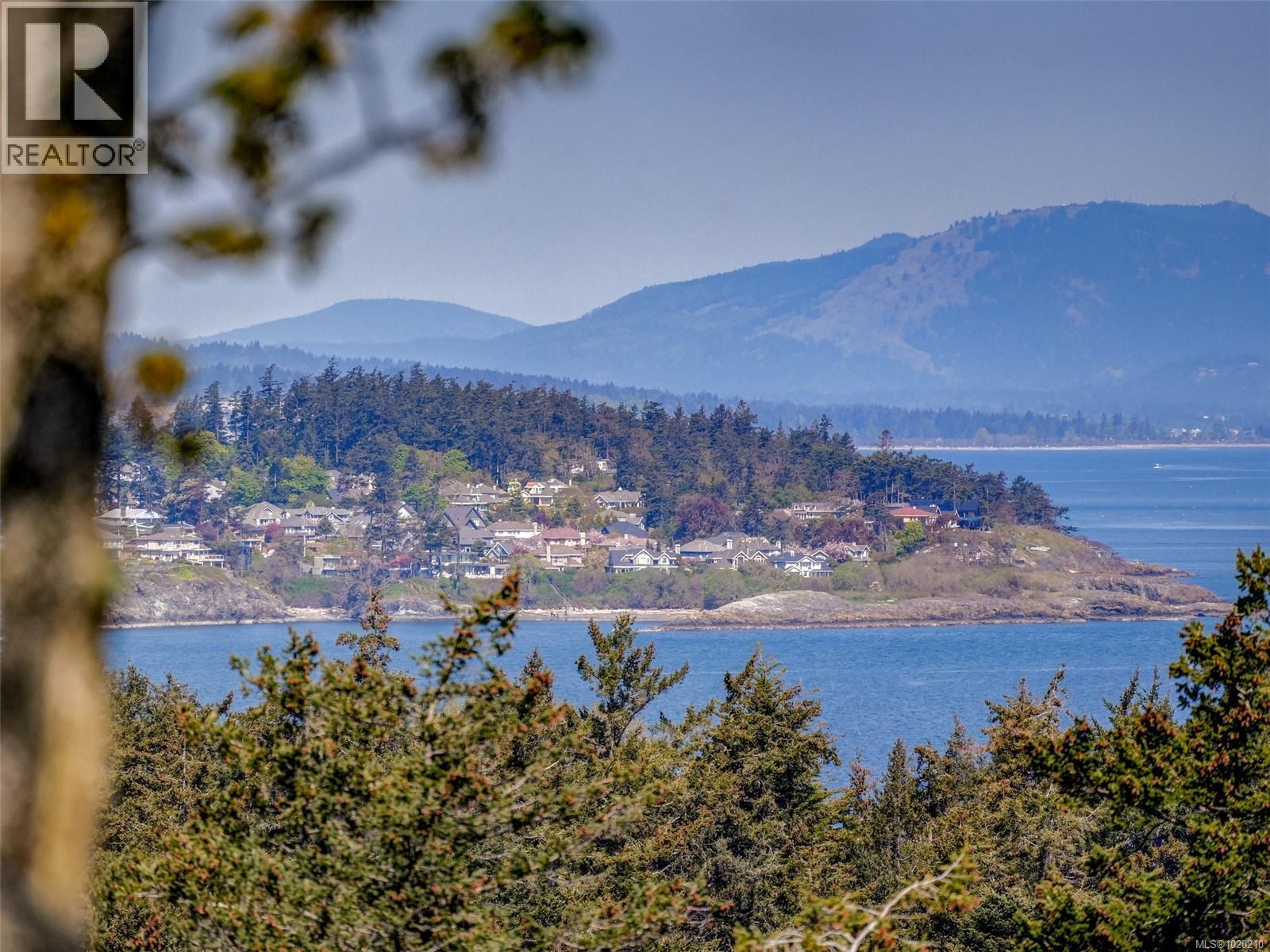 603 2829 Arbutus Rd, Saanich