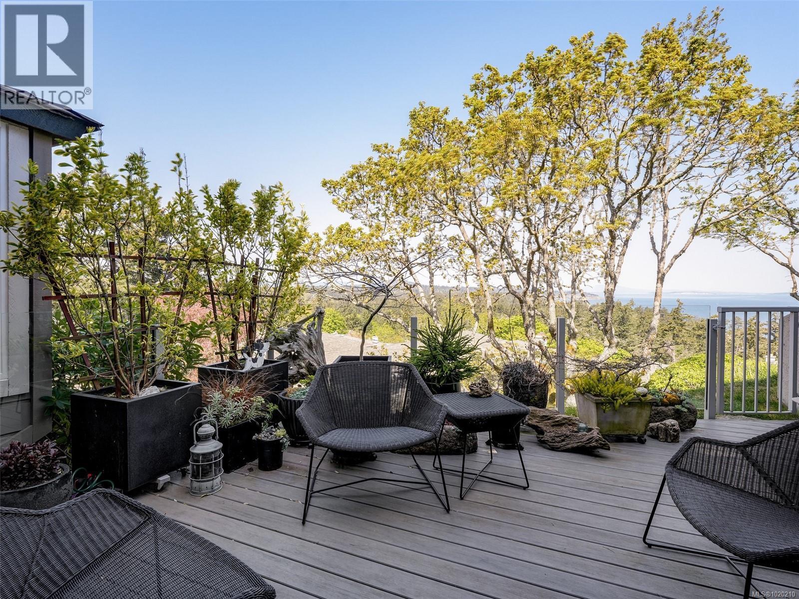 603 2829 Arbutus Rd, Saanich