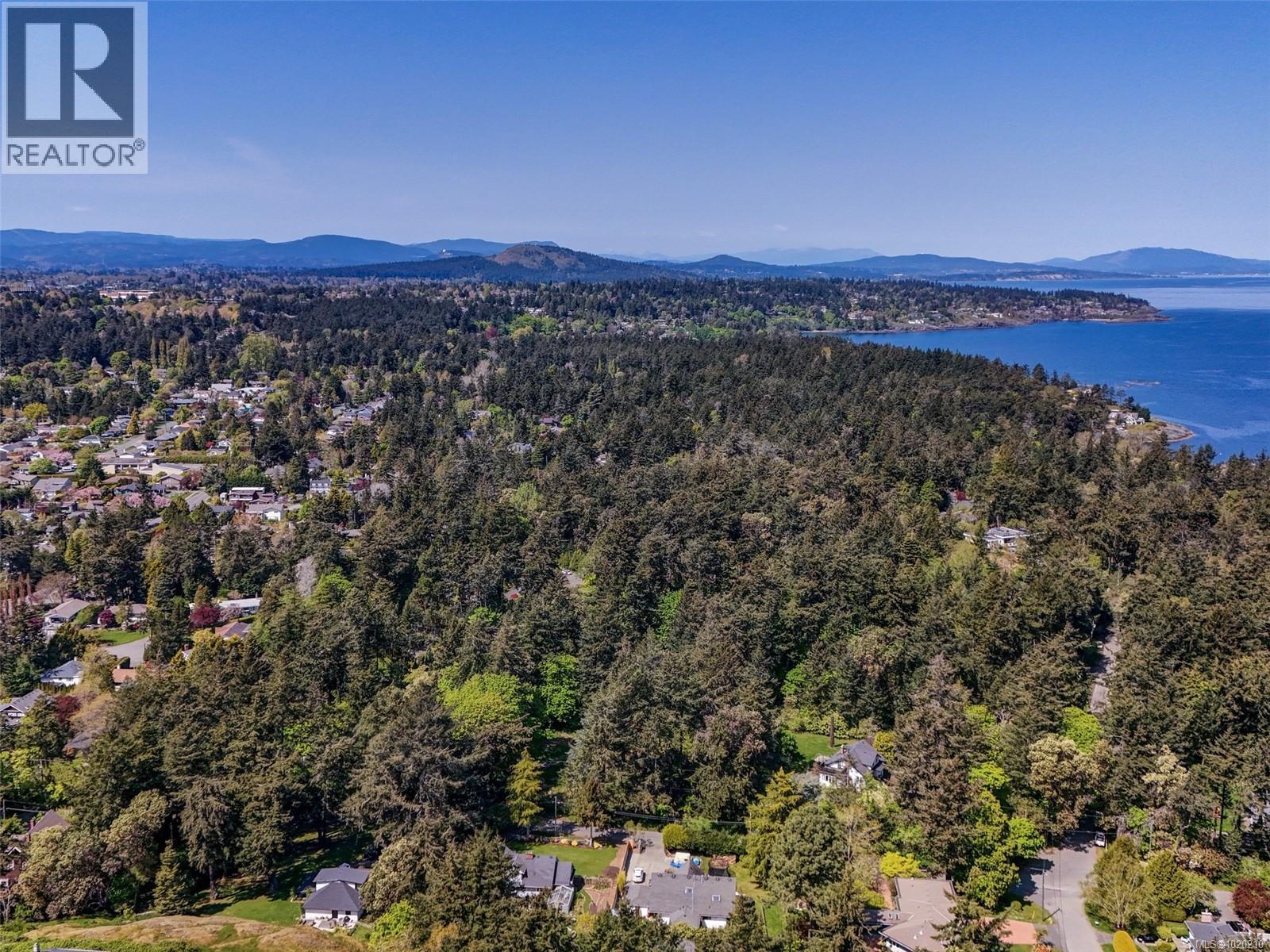 603 2829 Arbutus Rd, Saanich