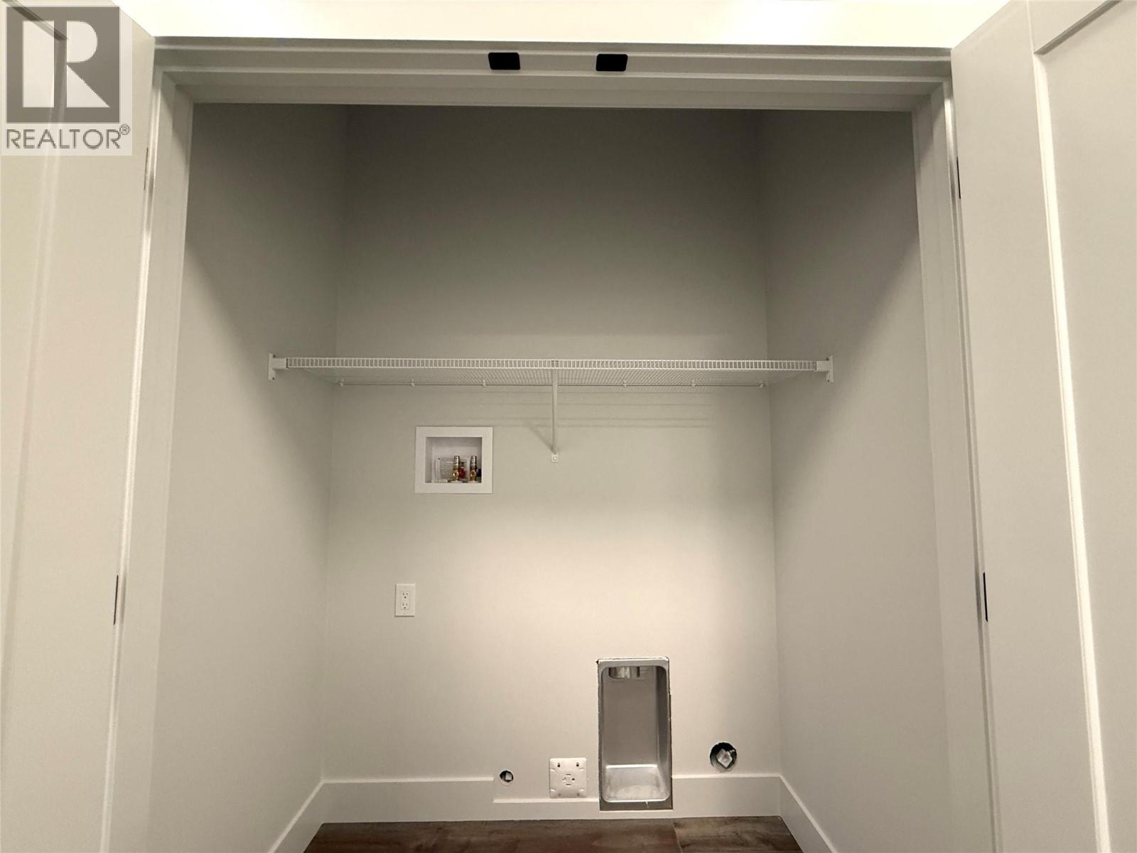 #200 70 BOUNDARY STREET - 33