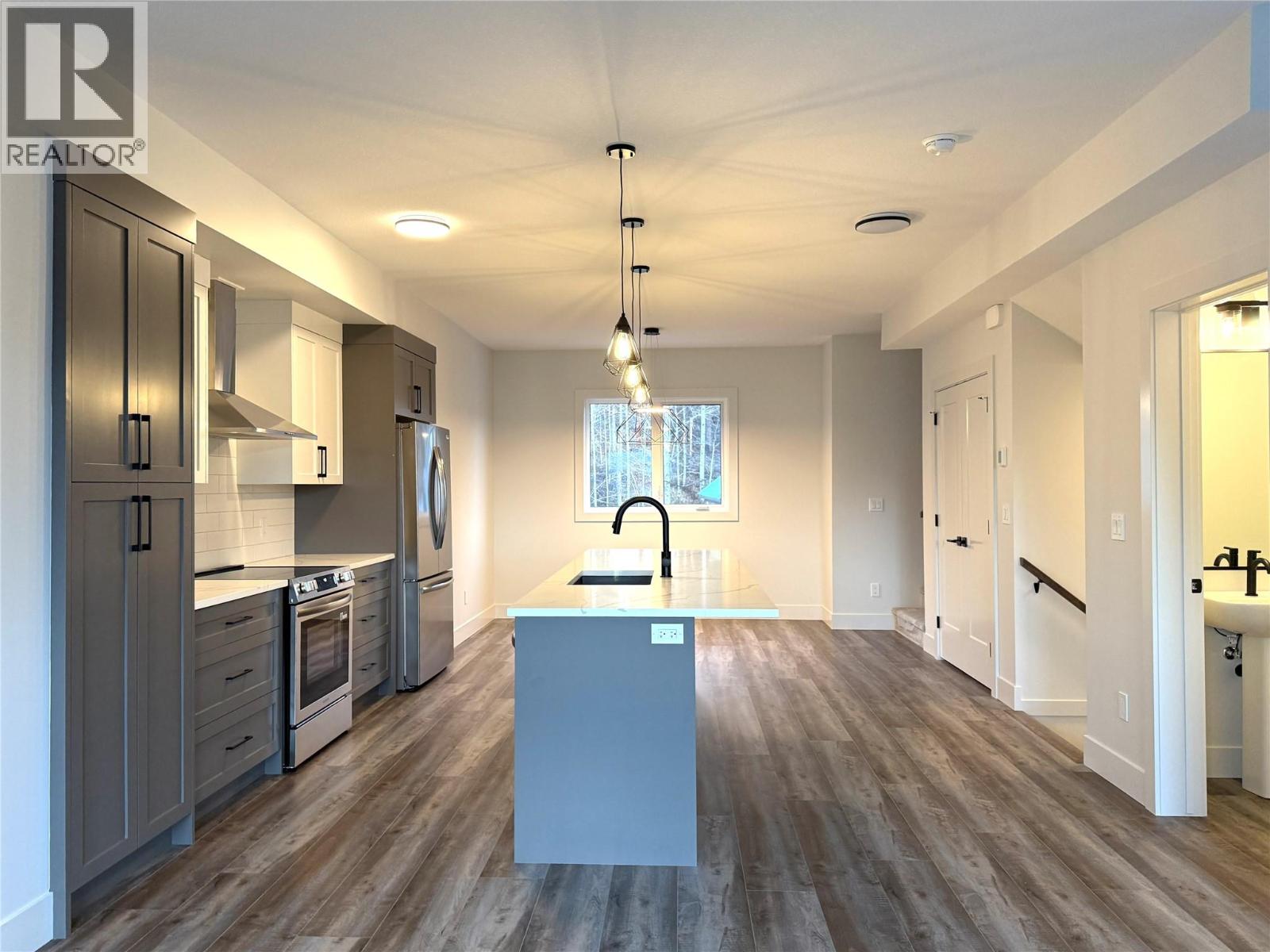 #200 70 BOUNDARY STREET - 12