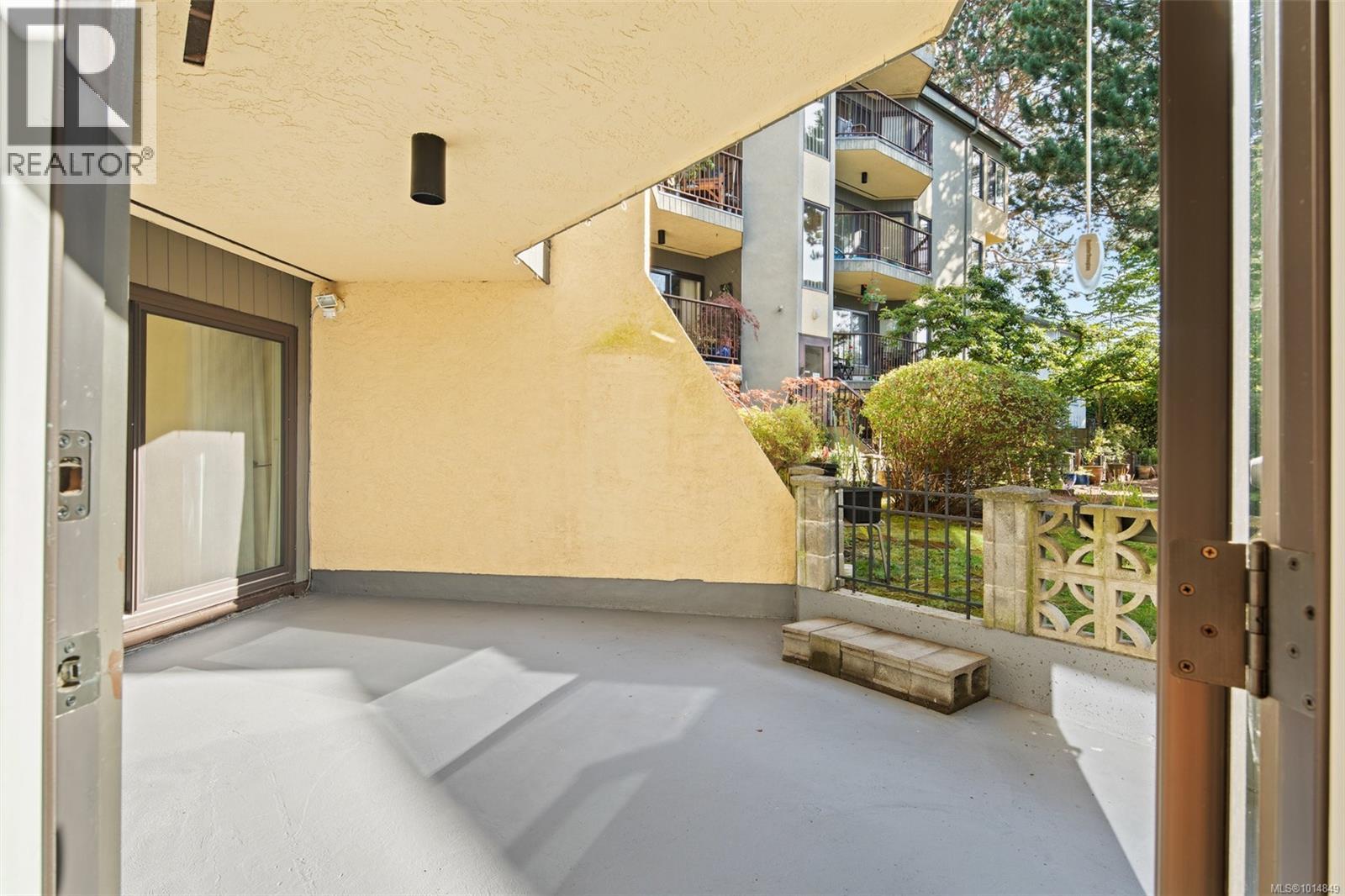 108 1149 Rockland Avenue, Victoria