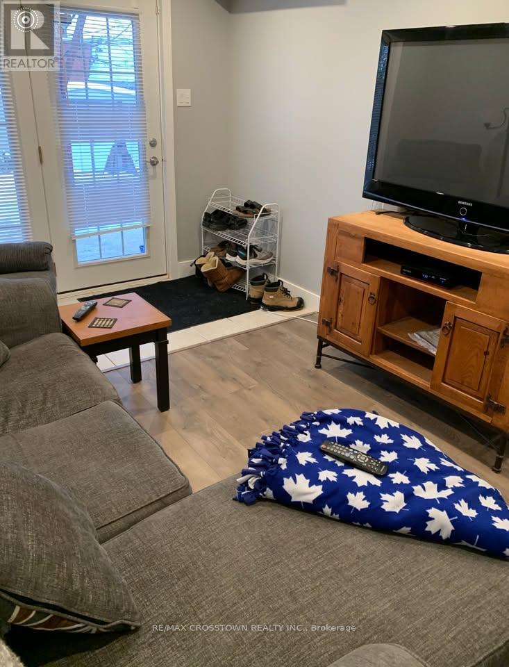 Multi-family House Bungalow for Sale in BASEMENT   FERGUSON DRIVE Barrie (Northwest) 