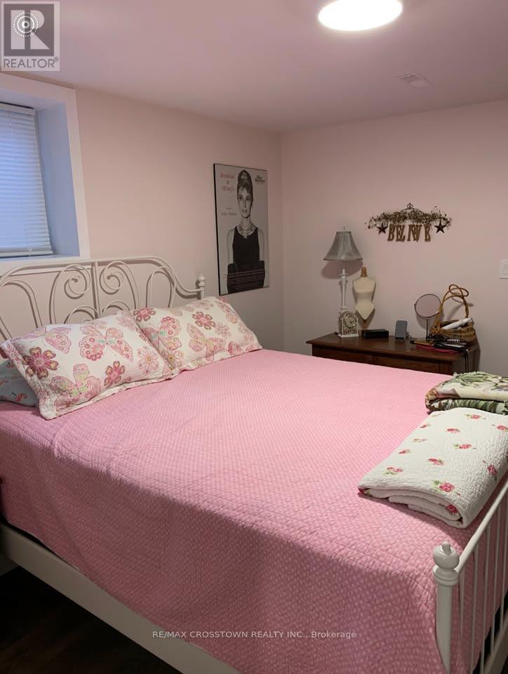 Multi-family House Bungalow for Sale in BASEMENT   FERGUSON DRIVE Barrie (Northwest) 