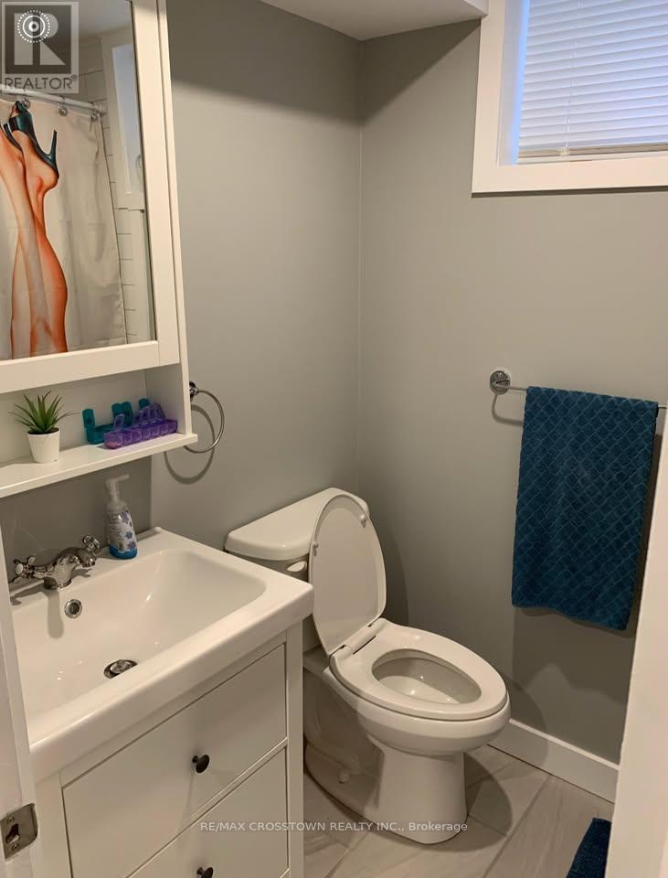 Multi-family House Bungalow for Sale in BASEMENT   FERGUSON DRIVE Barrie (Northwest) 