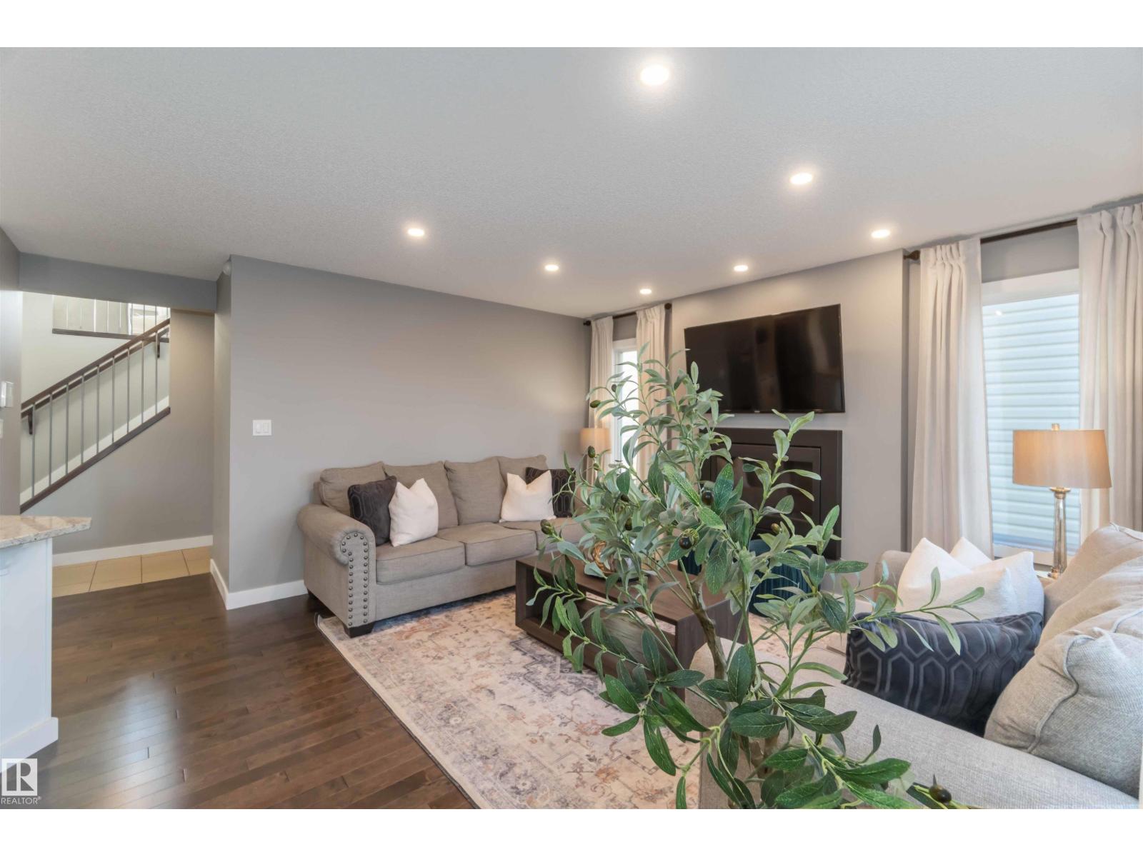 8306 180A AV NW, Edmonton