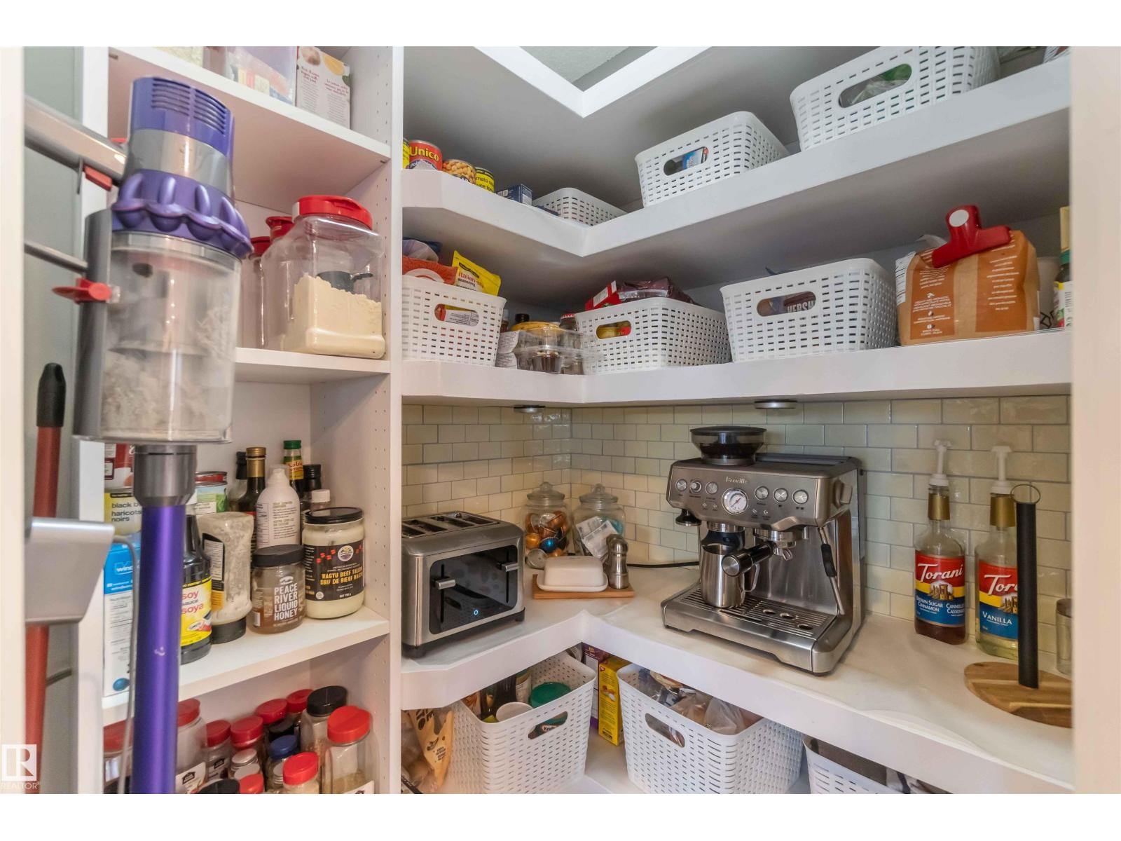 8306 180A AV NW, Edmonton