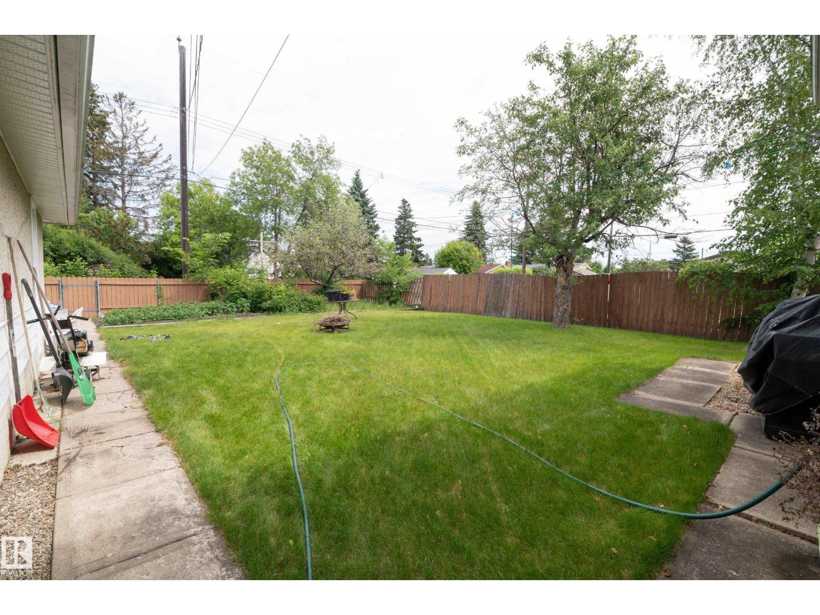 8316 73 AV NW, Edmonton