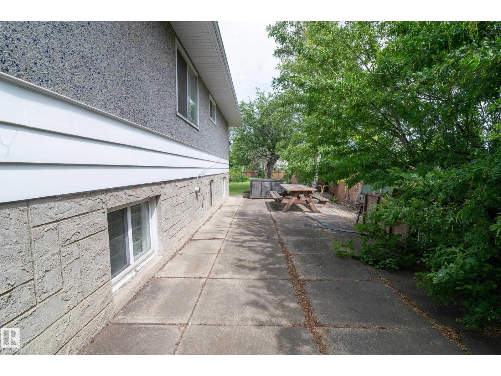 8316 73 AV NW, Edmonton