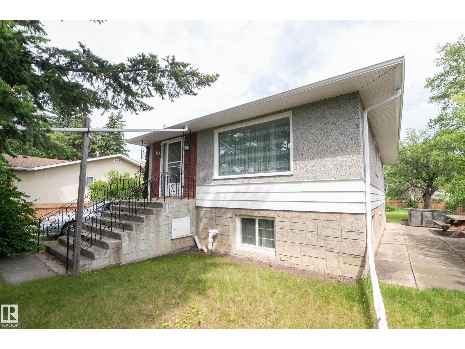 8316 73 AV NW, Edmonton